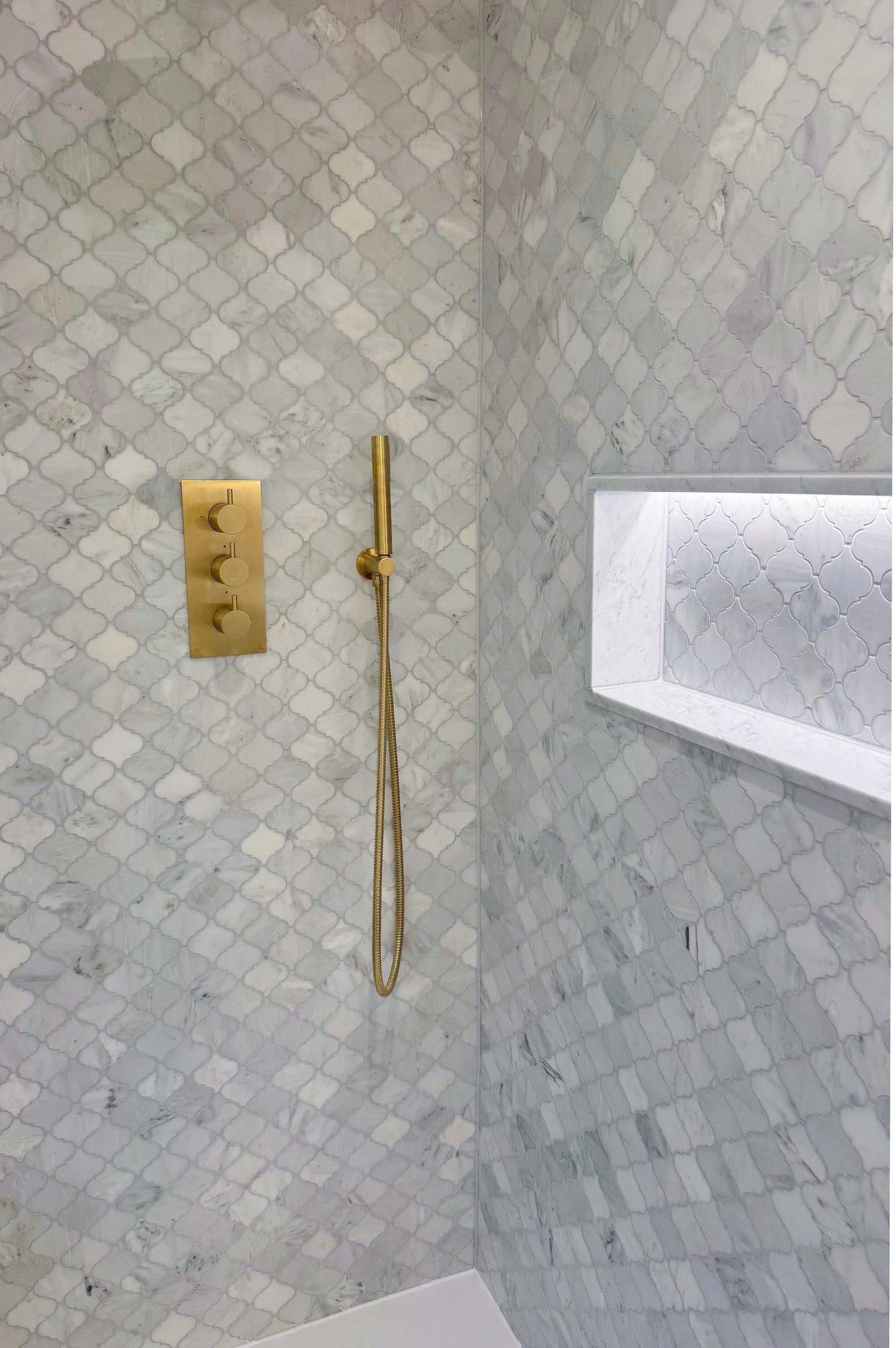 Alpi Carrara Marble Honed Arabesque Mosaic