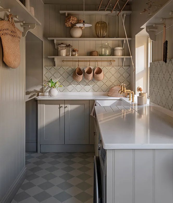 Aventuras Porcelain Ecru Field Tile 