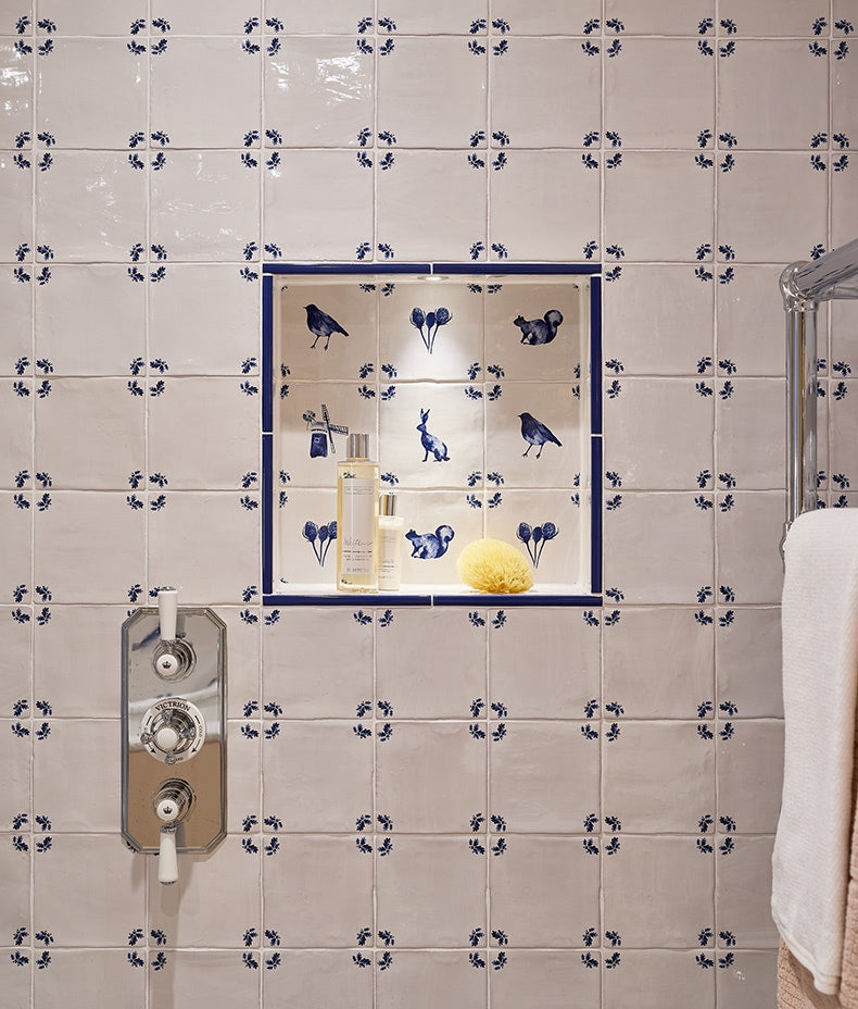 dyrham-dairy-ceramic-oak-leaf-corner-decor