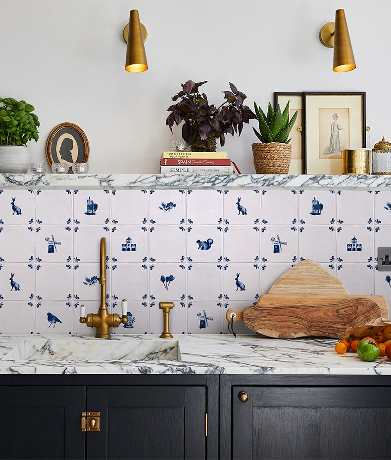 dyrham-dairy-ceramic-oak-leaf-corner-decor