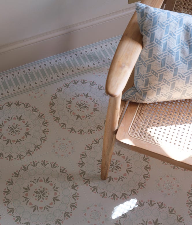 Aventuras Porcelain Ziggy Border Olive 