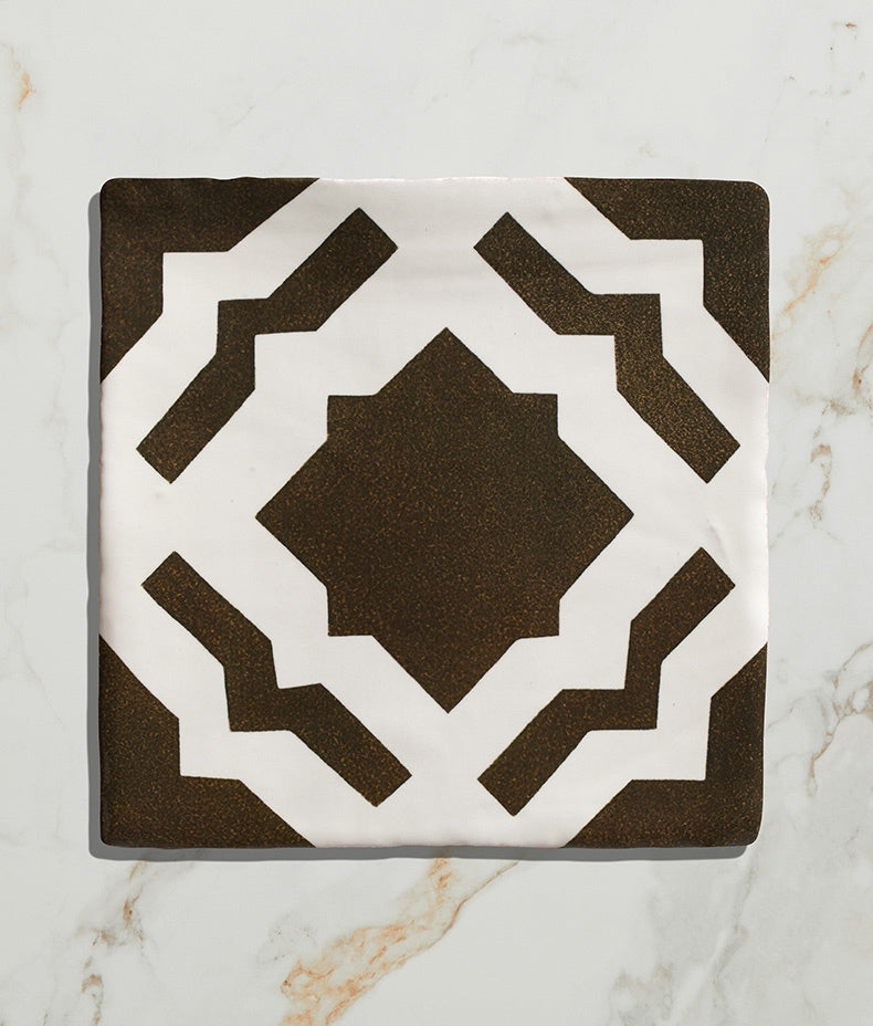 studio-cassius-brown-gloss-finish