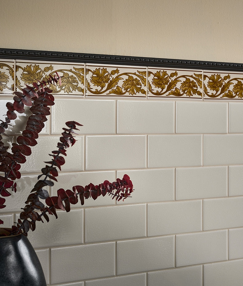 victorian-style-wall-decor-carnation-border
