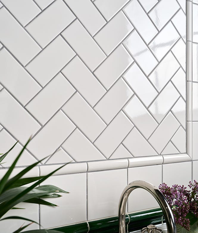 Victorian Style Antique White Crackle Glaze Simple Beading